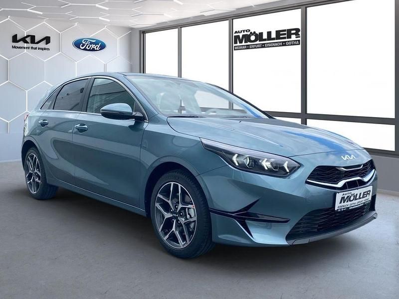 Neu Kia Ceed Style 101 PS (74 kW) 2025 Grau Kleinwagen