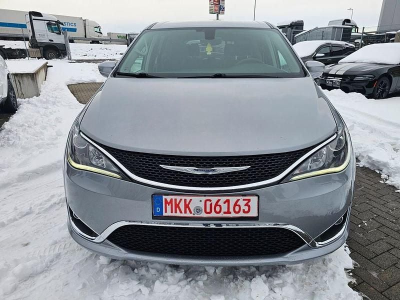 Second-hand Chrysler Pacifica 291 CP (214 kW) 2019 Gri Monovolum