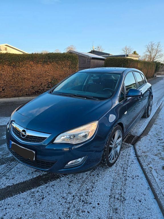 Blau Gebraucht 2010 Opel Astra Cosmo Limousine | 4.800 € (Fairer Preis) - Bild 1/4
