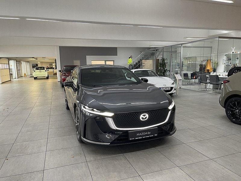 Grau Neu 2025 Mazda 6e Takumi-Line Limousine | 40.390 € (Guter Preis) - Bild 1/4