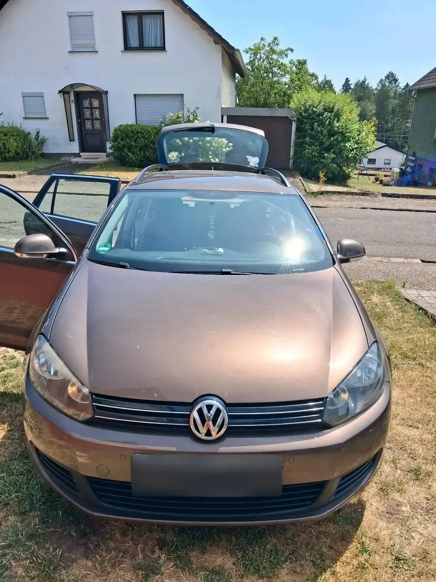 Gebraucht VW Golf VI 105 PS (77 kW) 2011 Braun Kombi