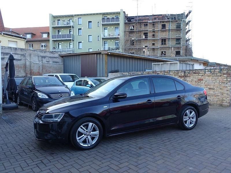 Gebraucht VW Jetta Match 105 PS (77 kW) 2012 Schwarz Limousine