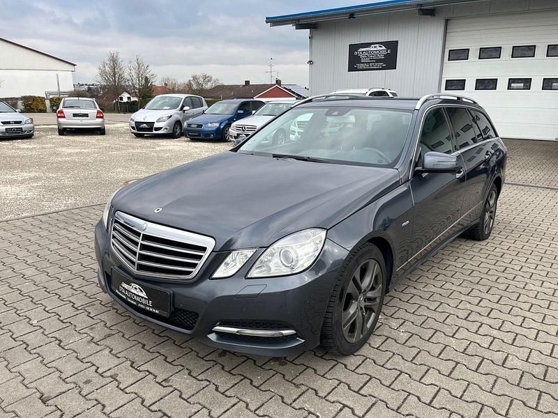 Gebraucht Mercedes E220 170 PS (125 kW) 2011 Grau Kombi