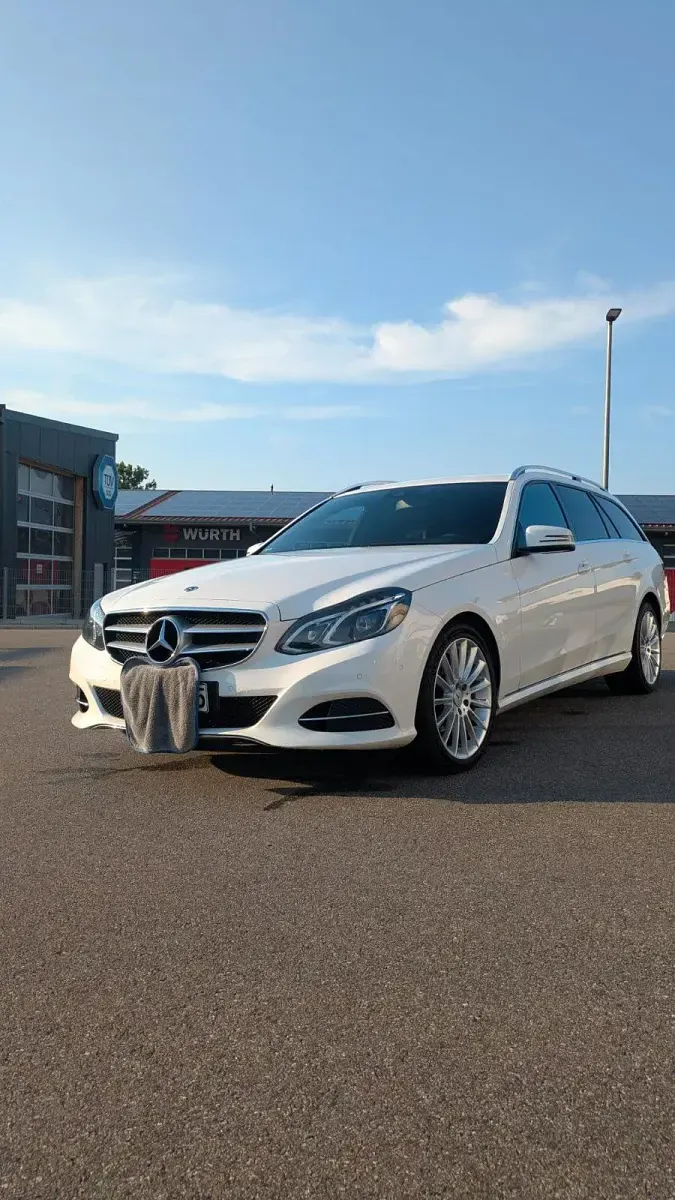 Gebraucht Mercedes E220 Avantgarde 170 PS (125 kW) 2014 Weiß Kombi