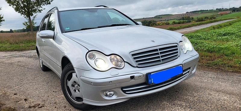 Silber Gebraucht 2005 Mercedes C180 Avantgarde Kombi | 2.999 € (Fairer Preis) - Bild 1/4