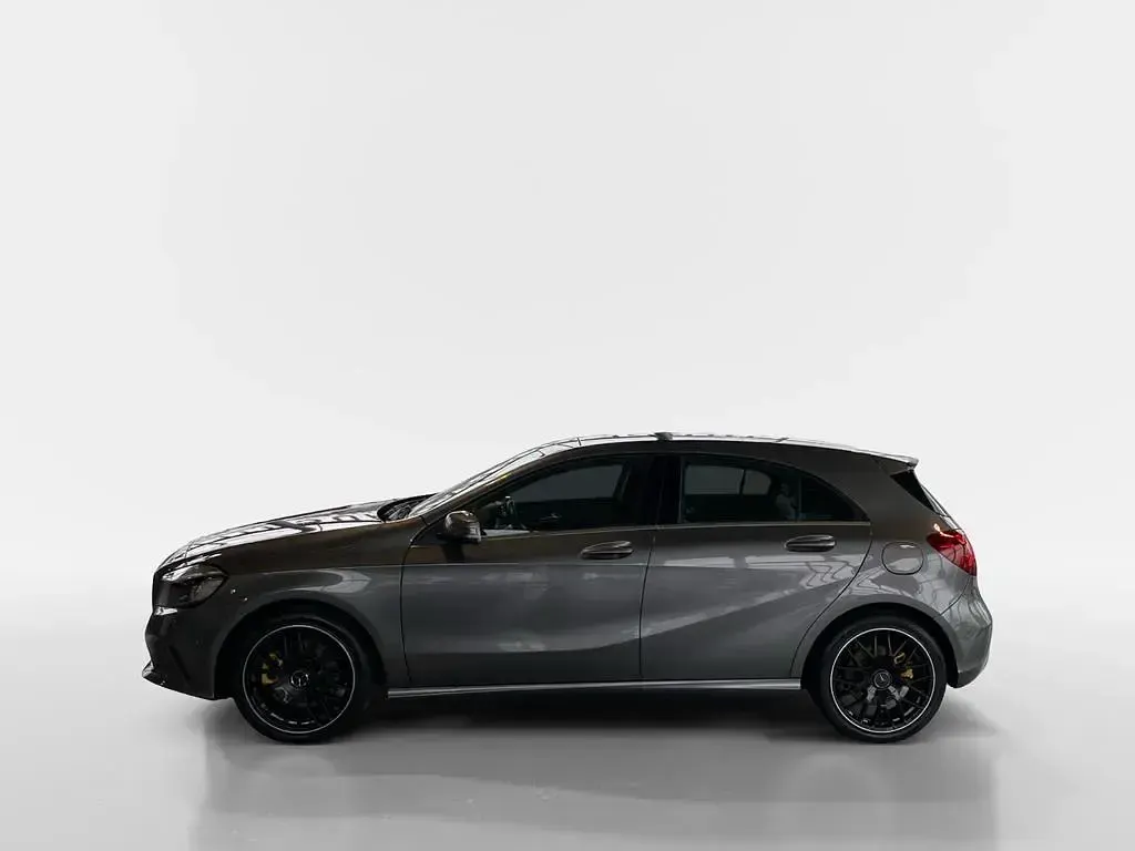 Gebraucht Mercedes A250 Urban 211 PS (155 kW) 2017 Mountaingrau  met. Limousine