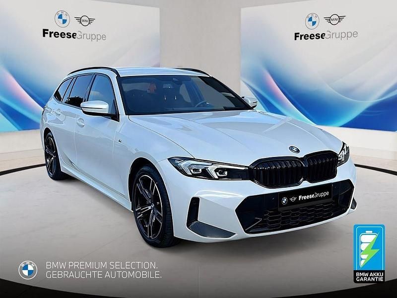 Weiß Gebraucht 2024 BMW 320e M Sport Kombi | 39.990 € (Etwas zu teuer) - Bild 1/4
