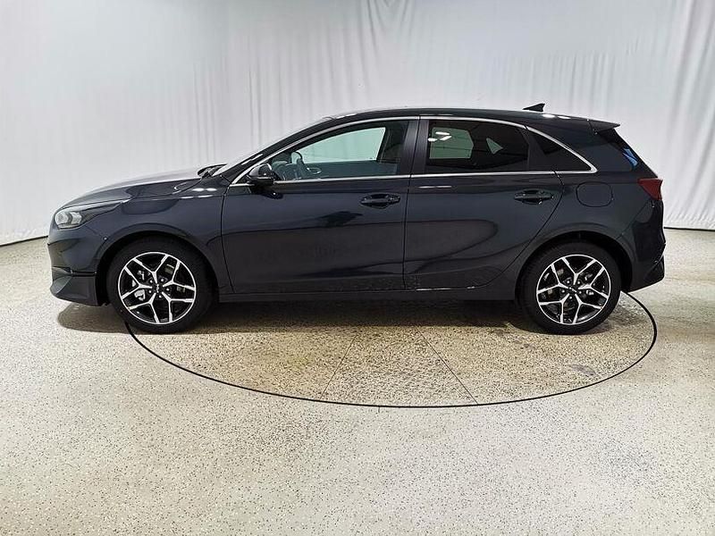 Neu Kia Ceed Style 140 PS (102 kW) 2025 Dark penta metal Kleinwagen