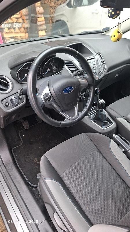 Gebraucht Ford Fiesta 101 PS (74 kW) 2015 Grau Kleinwagen