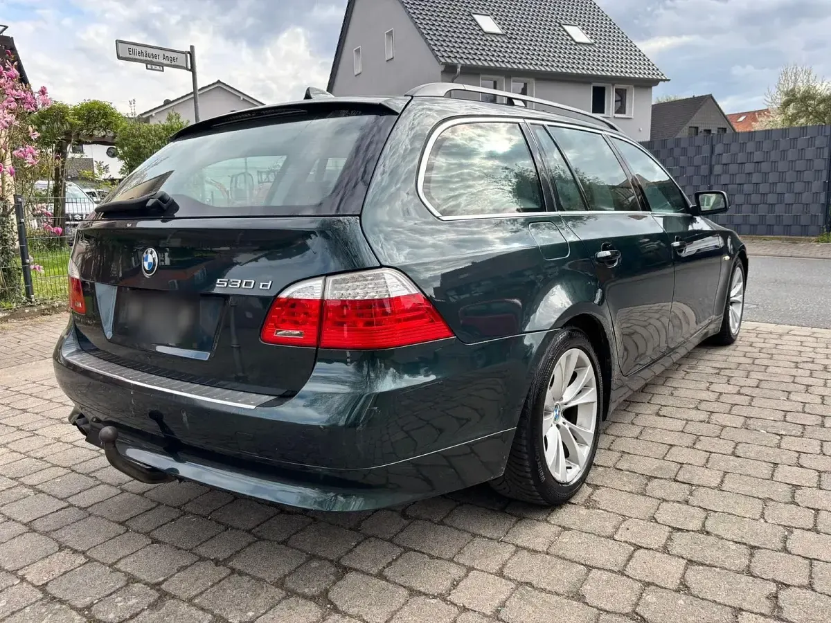 Gebraucht BMW 530 235 PS (172 kW) 2008 Grün Kombi