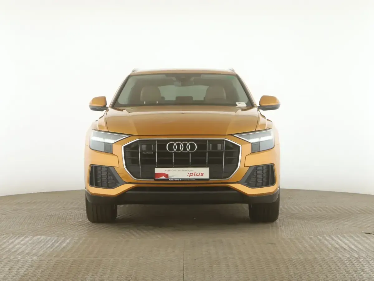 Gebraucht Audi Q8 Ambiente 286 PS (210 kW) 2023 Drachenorange metallic SUV