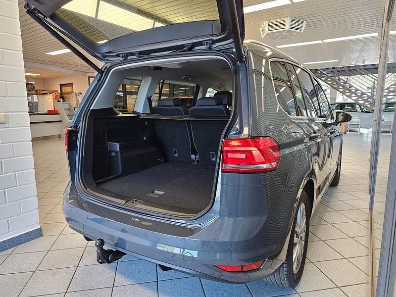 Neu VW Touran 150 PS (110 kW) 2026 Grau Van / Kleinbus