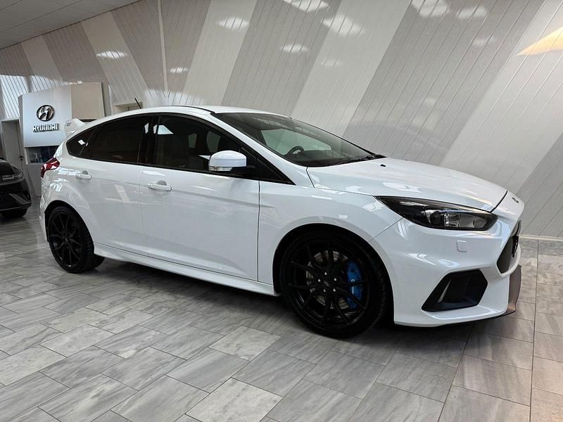 Weiß Gebraucht 2017 Ford Focus RS Limousine | 27.950 € - Bild 1/4