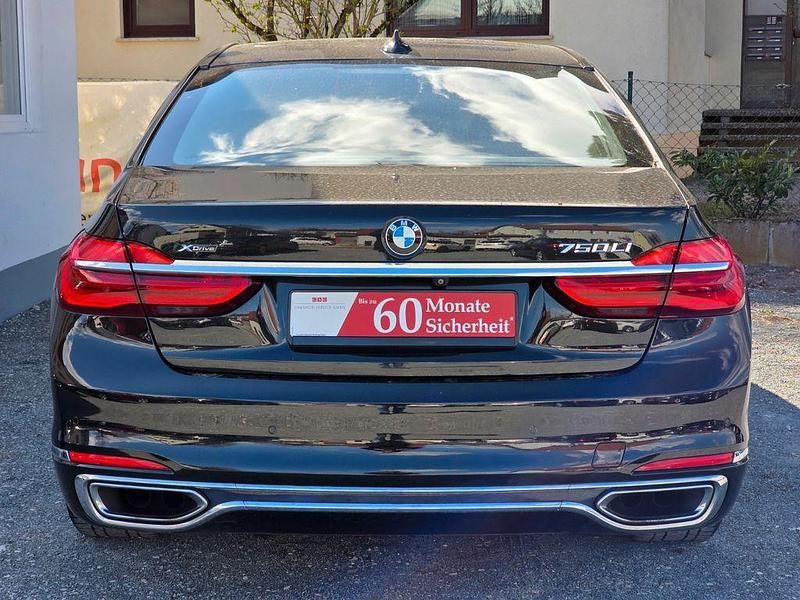 Gebraucht BMW 750L 449 PS (330 kW) 2017 Saphirschwarz Limousine
