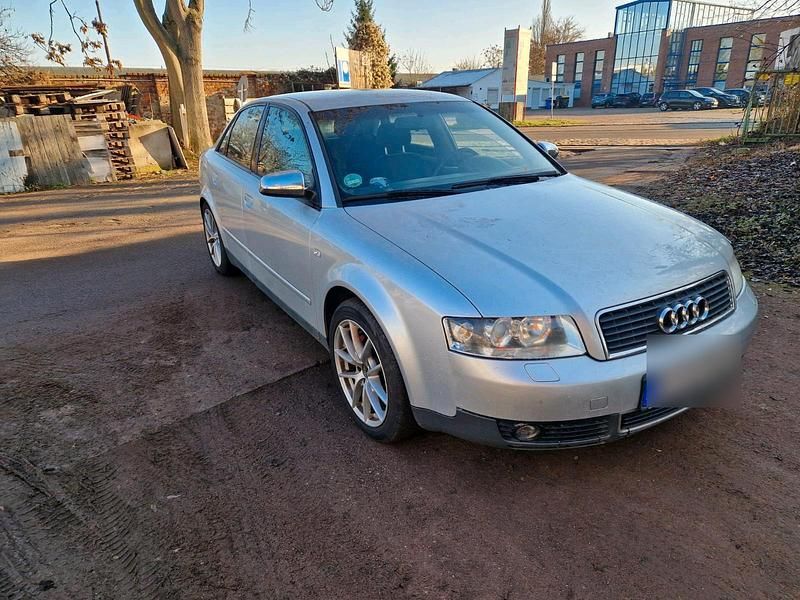 Silber Gebraucht 2003 Audi A4 Limousine | 800 € (Superpreis) - Bild 1/4