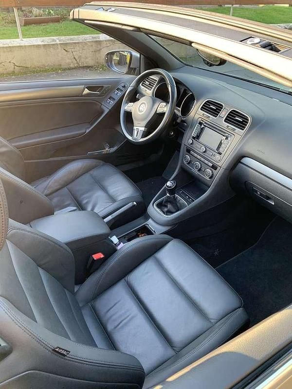 Grau Gebraucht 2015 VW Golf Cabriolet LOUNGE Cabrio | 12.900 € (Fairer Preis) - Bild 1/4