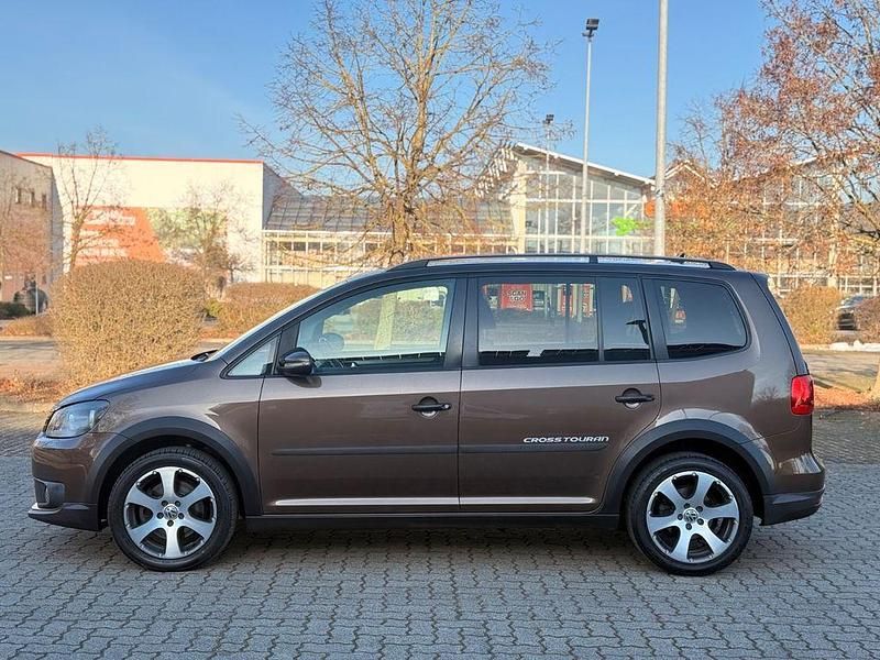 Gebraucht VW Touran 140 PS (102 kW) 2012 Braun Van / Kleinbus