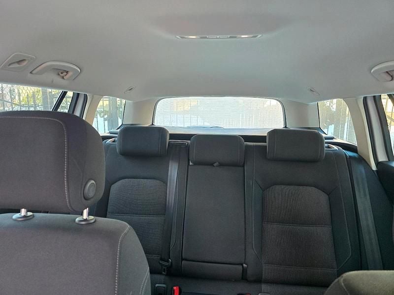 Gebraucht VW Passat Comfortline 150 PS (110 kW) 2019 Violet Kombi