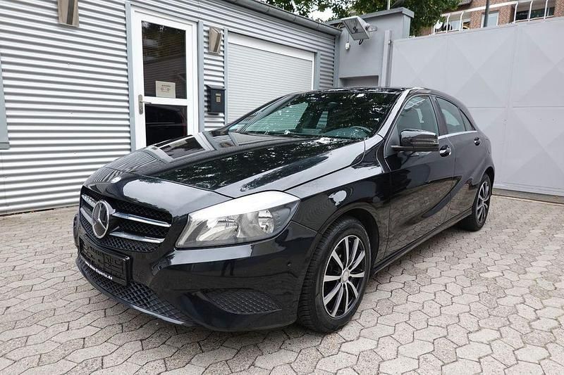 Schwarz Gebraucht 2013 Mercedes A180 Limousine | 8.599 € (Fairer Preis) - Bild 1/4