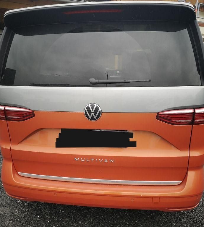 Gebraucht VW Multivan Life 204 PS (150 kW) 2024 Orange Van