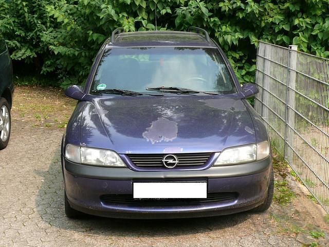 Blau Gebraucht 1997 Opel Vectra Kombi | 500 € (Fairer Preis) - Bild 1/3