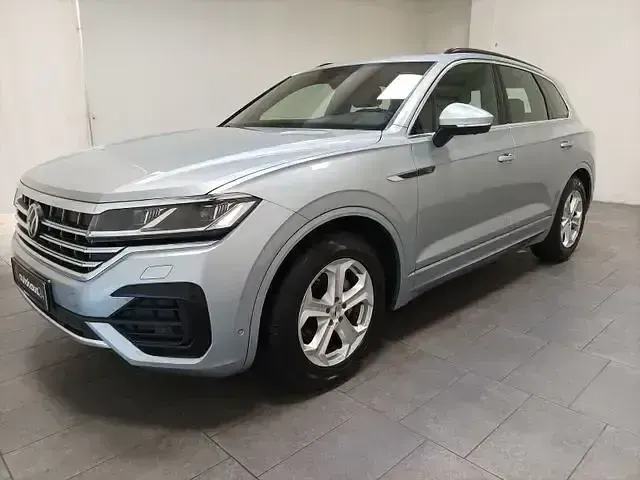 Gebraucht VW Touareg R-line 231 PS (169 kW) 2023 Silber SUV