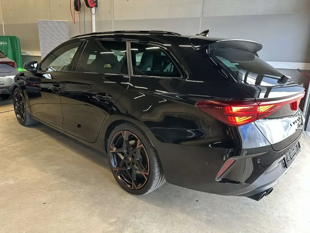 Gebraucht Cupra Leon VZ 333 PS (244 kW) 2025 Schwarz Kombi