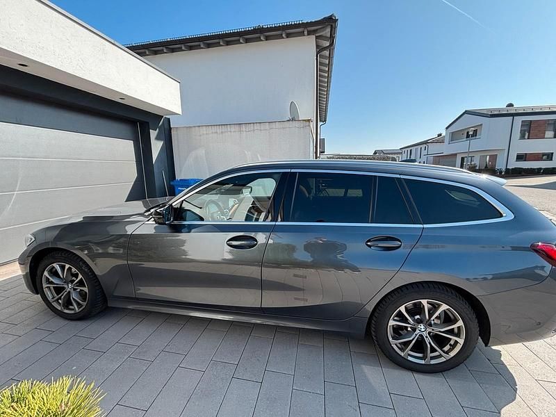 Gebraucht BMW 320 190 PS (139 kW) 2020 Grau Kombi