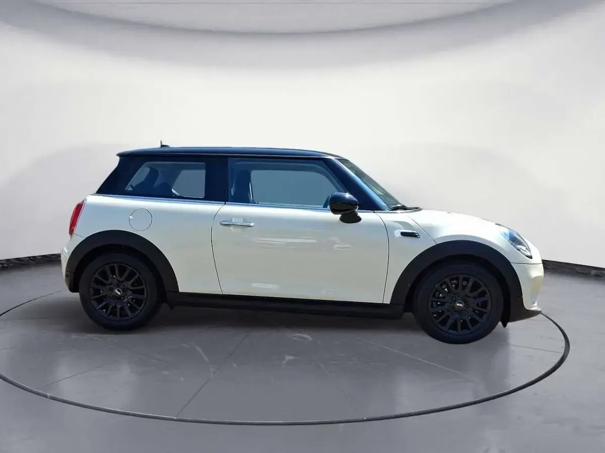 Używany Mini Cooper 136 KM (100 kW) 2015 Biały Hatchback