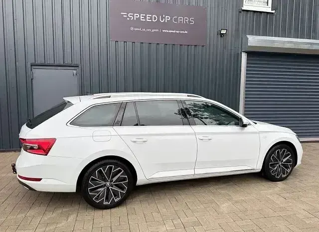Gebraucht Skoda Superb Business Line 200 PS (147 kW) 2023 Weiß Kombi
