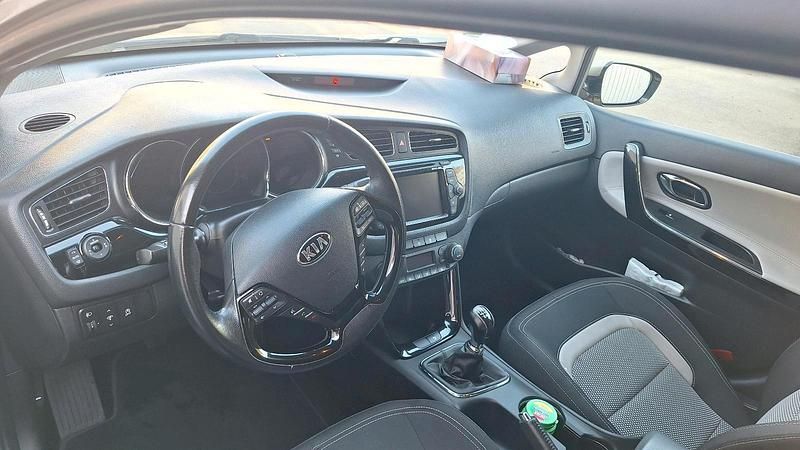 Gold Gebraucht 2013 Kia Ceed 2 Kombi | 6.000 € (Fairer Preis) - Bild 1/4