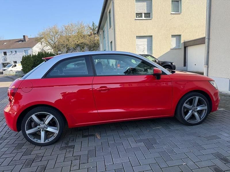 Gebraucht Audi A1 Ambition 122 PS (89 kW) 2012 Rot Kleinwagen