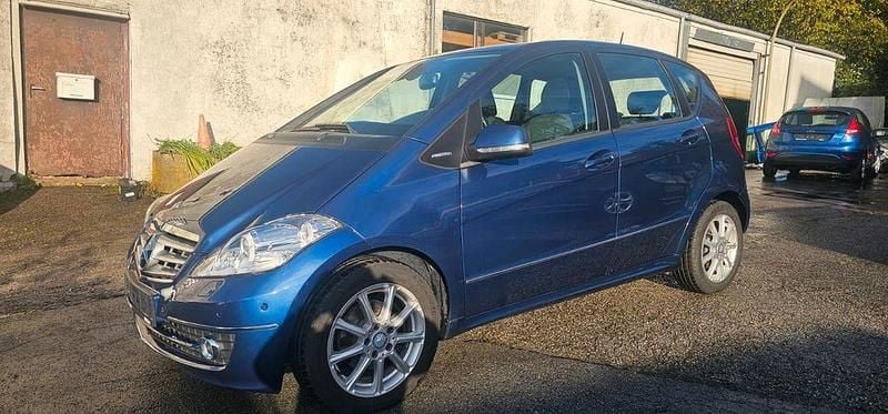 Blau Gebraucht 2010 Mercedes A180 Elegance Van / Kleinbus | 8.999 € (Fairer Preis) - Bild 1/4