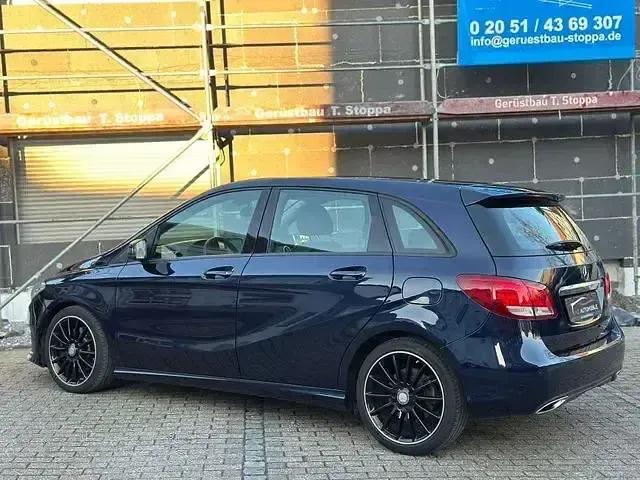Gebraucht Mercedes B250 AMG line 211 PS (155 kW) 2017 Blau Kleinwagen