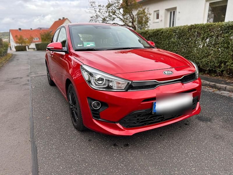 Rot Gebraucht 2021 Kia Rio Vision Kleinwagen | 13.000 € (Fairer Preis) - Bild 1/4