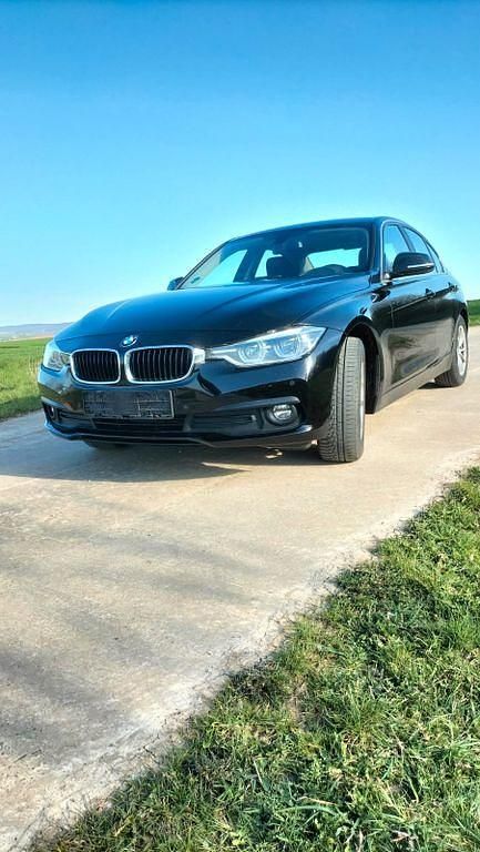 Gebraucht BMW 318 Advantage 150 PS (110 kW) 2017 Schwarz Limousine