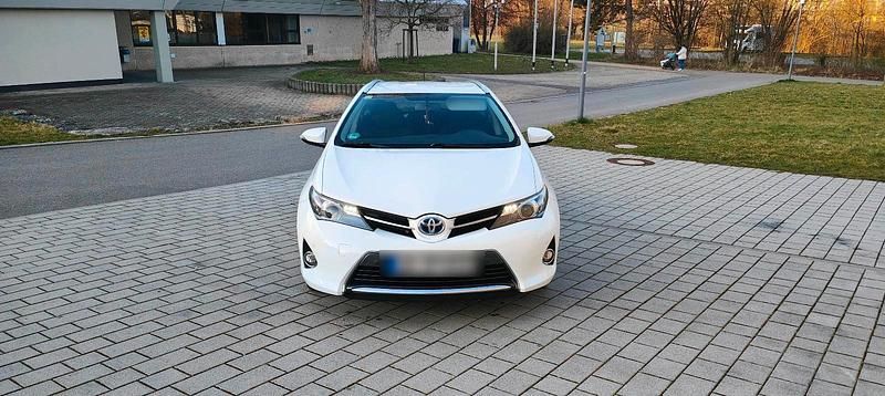Weiß Gebraucht 2014 Toyota Auris Kombi | 10.500 € (Fairer Preis) - Bild 1/4