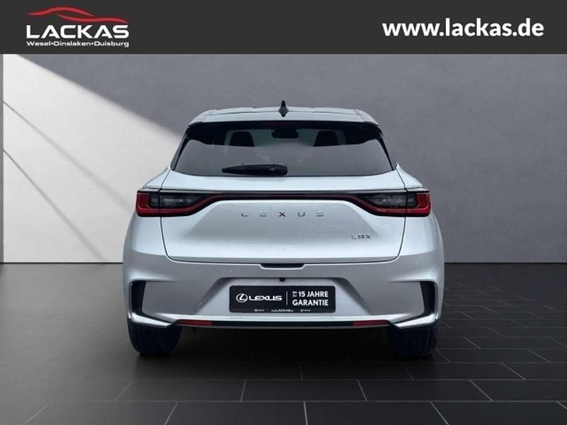 Neu Lexus LBX 136 PS (100 kW) 2025 Silver me (1f7)/ black (202) ( SUV