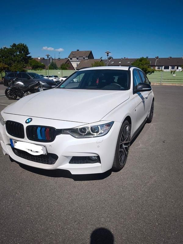 Weiß Gebraucht 2013 BMW 316 Kombi | 6.800 € (Fairer Preis) - Bild 1/4