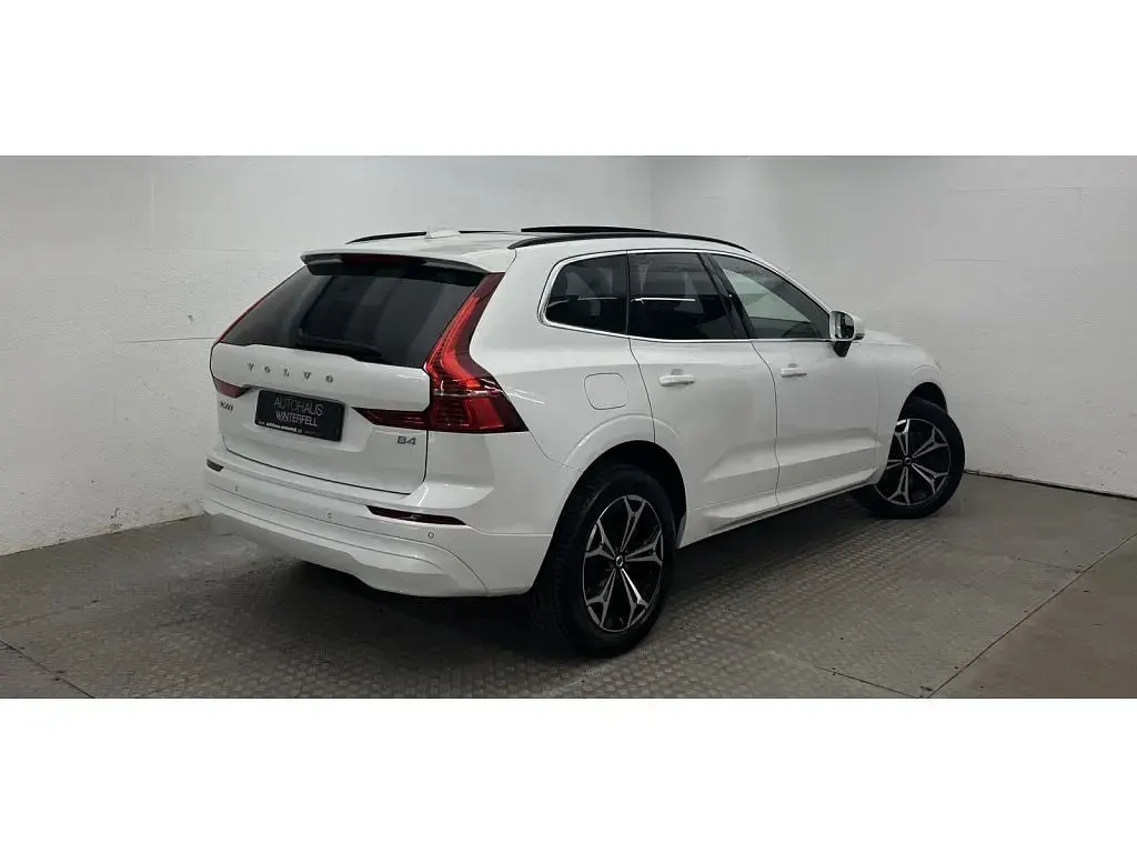 Gebraucht Volvo XC60 197 PS (144 kW) 2022 Crystal white (metallic) SUV