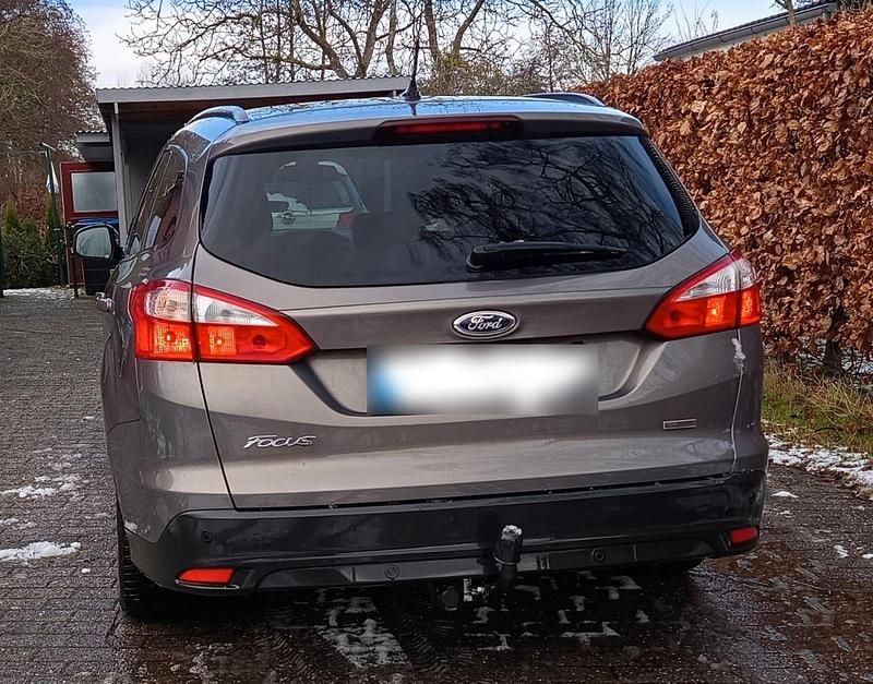 Usata Ford Focus 125 CV (91 kW) 2013 Grigio Station wagon