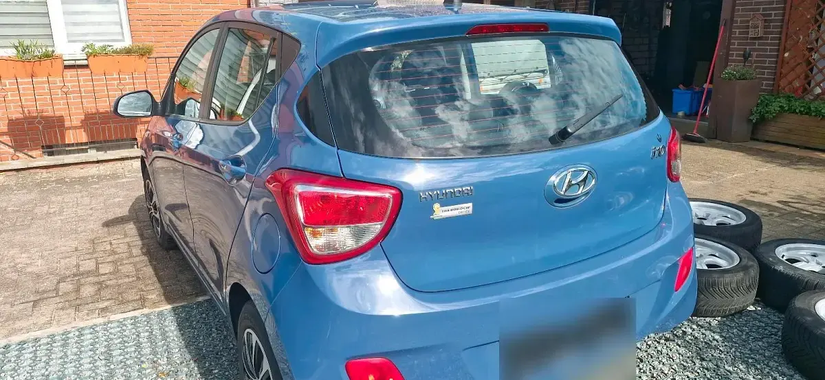 Gebraucht Hyundai i10 69 PS (50 kW) 2015 Blau Kleinwagen