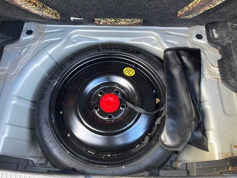 Gebraucht Toyota Auris 105 PS (77 kW) 2008 Grau Kleinwagen