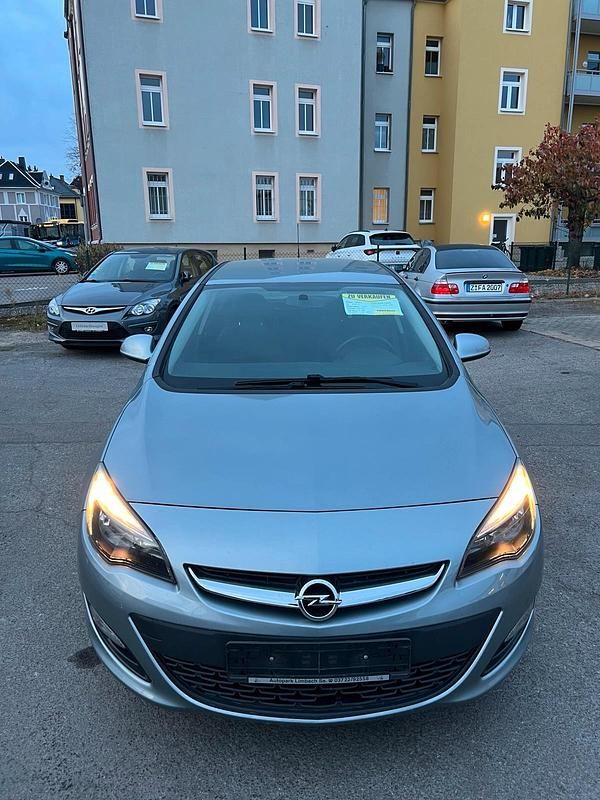 Gebraucht 2013 Opel Astra Kombi | 5.700 € (Etwas zu teuer) - Bild 1/4