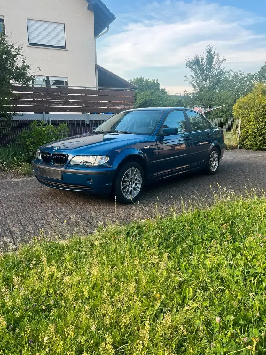 Gebraucht BMW 318 143 PS (105 kW) 2002 Blau Limousine