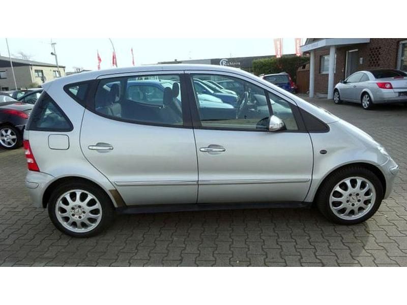 Gebraucht Mercedes A190 Elegance 125 PS (91 kW) 2003 Silber (metallic) Limousine