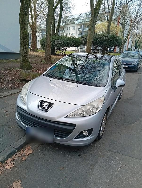 Gebraucht Peugeot 207 105 PS (77 kW) 2011 Silber Limousine