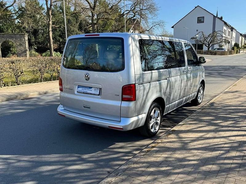 Gebraucht VW T5 Comfortline 179 PS (131 kW) 2013 Reflexsilber metallic Van