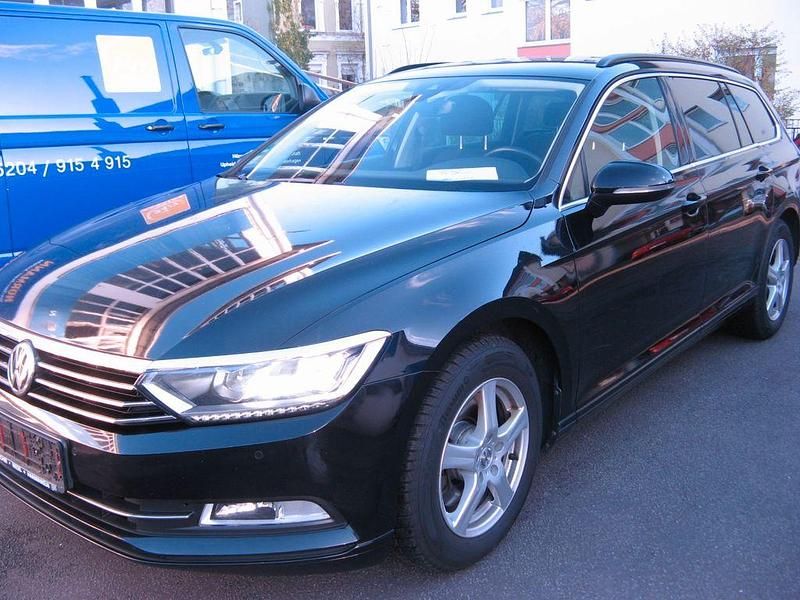 Gebraucht VW Passat 150 PS (110 kW) 2019 Schwarz Kombi