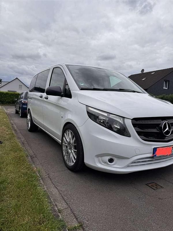 Weiß Gebraucht 2017 Mercedes Vito Van / Kleinbus | 21.900 € - Bild 1/4